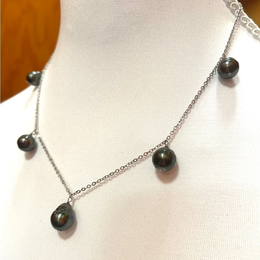 Elegant Stirling Silver Black Tahitian‎ Pearl Necklace. 18”
